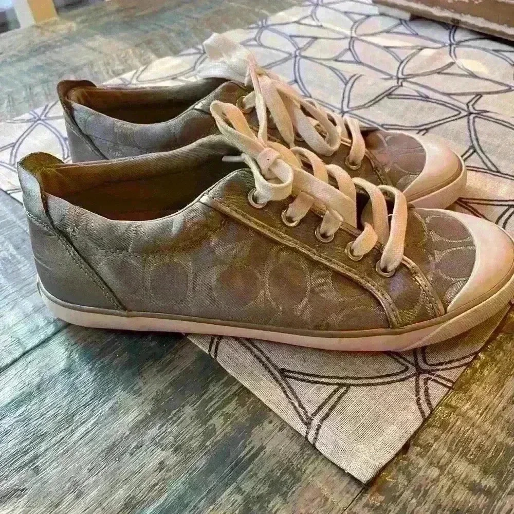 Coach, Barrett Sneaker with logo, Silver, Size 8B